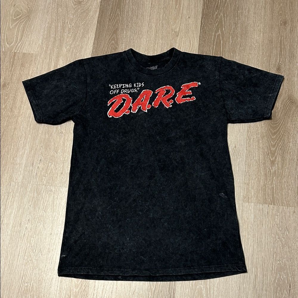 DARE Front and Back Men’s Black Acid Wash Graphic T-Shirt Sz Large